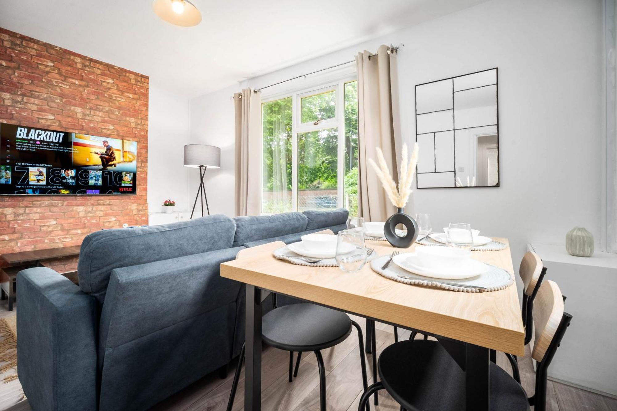 Three Bedroom House - Parking & Garden - Netflix - Wifi - Great Location - 215r Birmingham