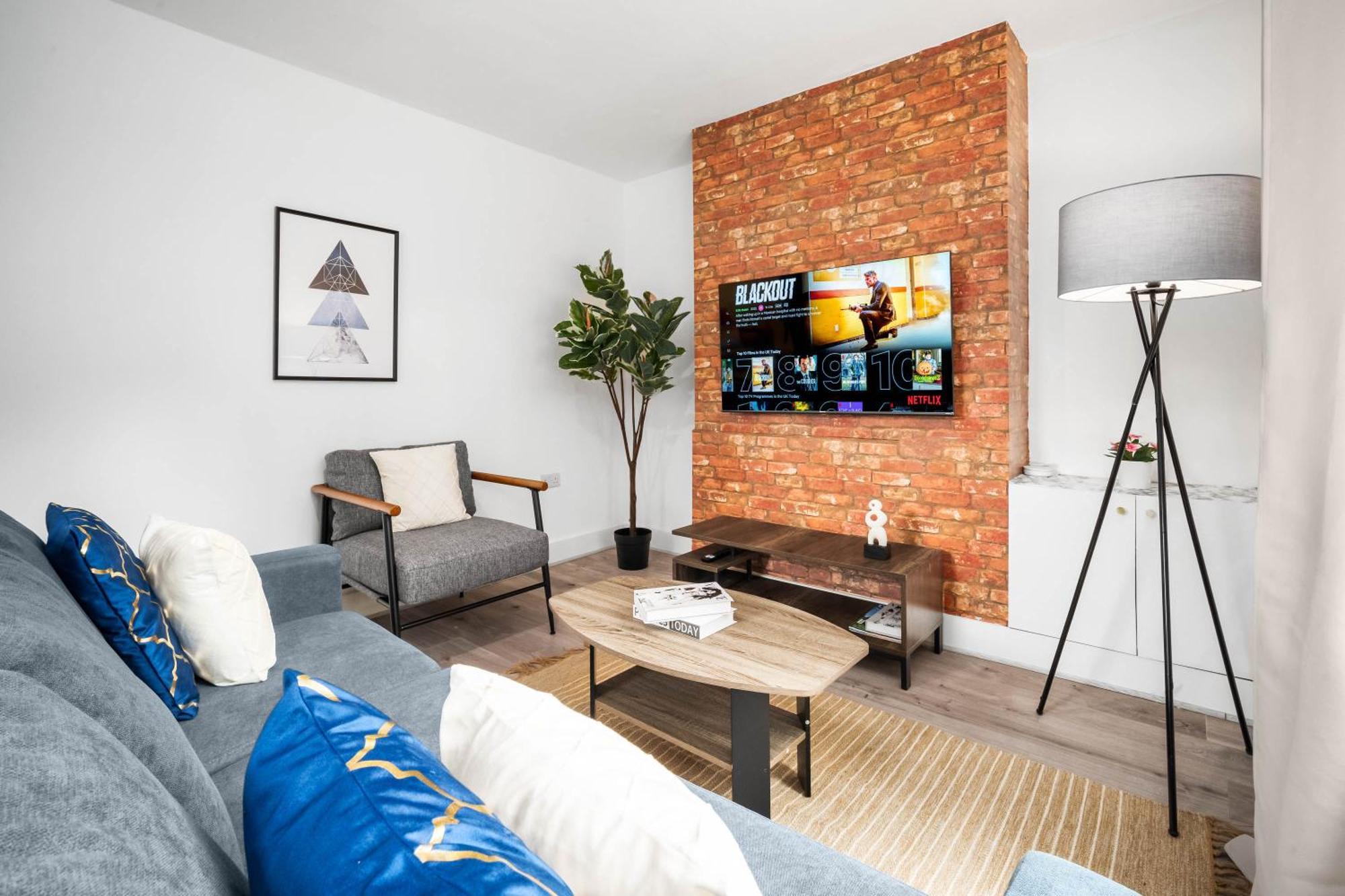 Three Bedroom House - Parking & Garden - Netflix - Wifi - Great Location - 215r Birmingham